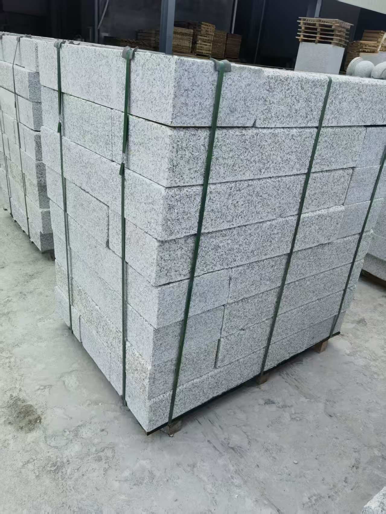 儋州 芙蓉白火烧两面路沿石