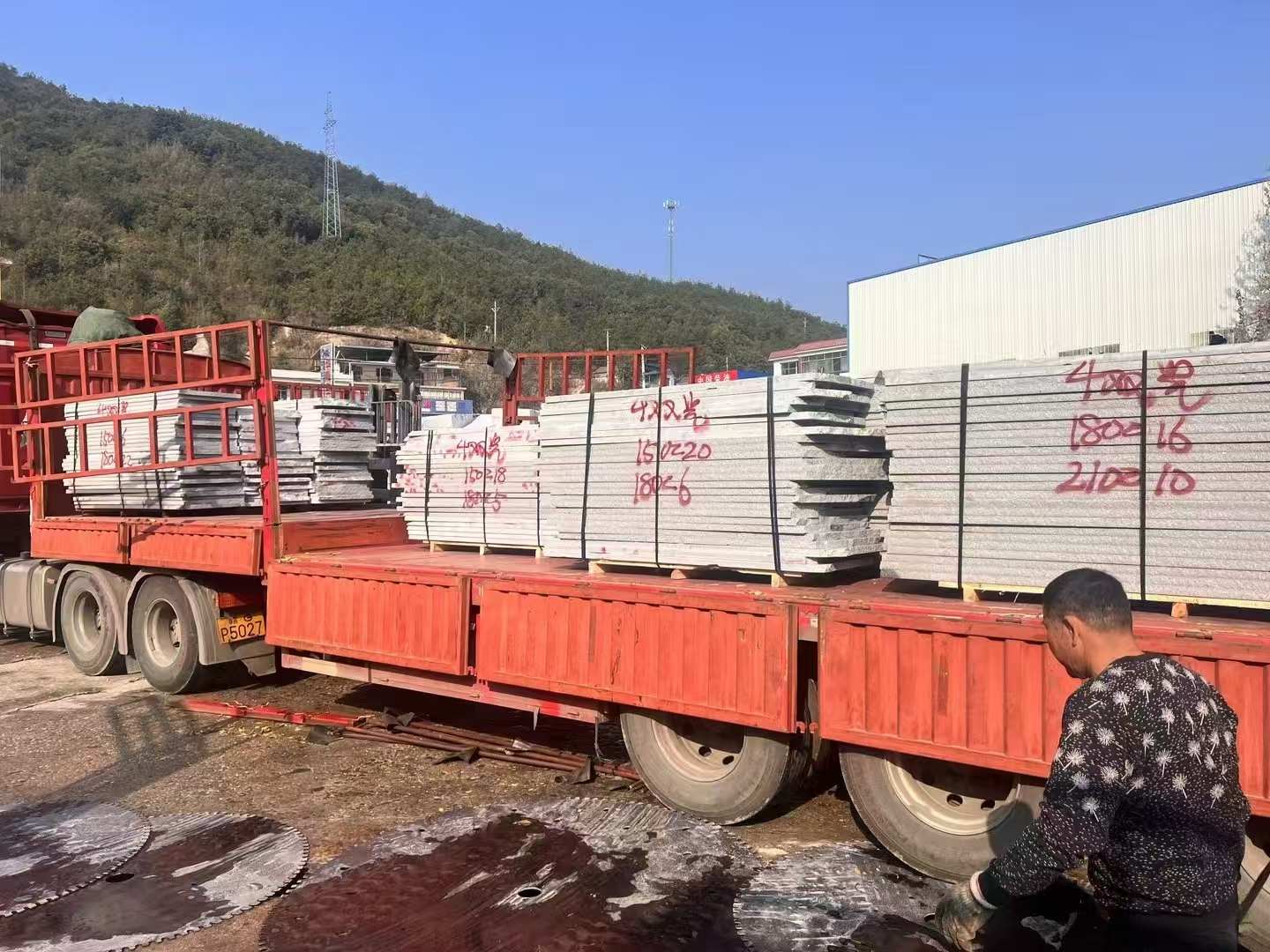 儋州 芝麻灰花岗岩光面毛板出货日常