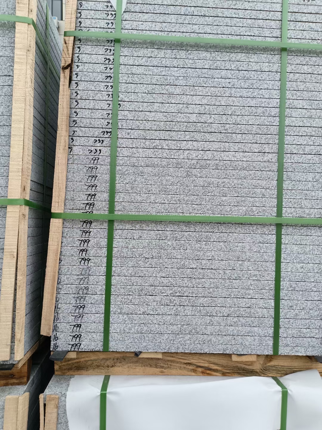 儋州 芝麻白石材地铺做法